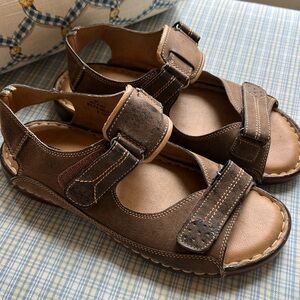 Weinbrenner Brown Sandals Size 9
